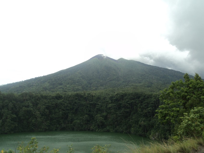 Tolire Besar Lake